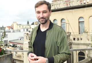 Poddívejte, jak vypadá snoubenka Ondřeje Sokola? Mladičká kráska vám vyrazí dech
