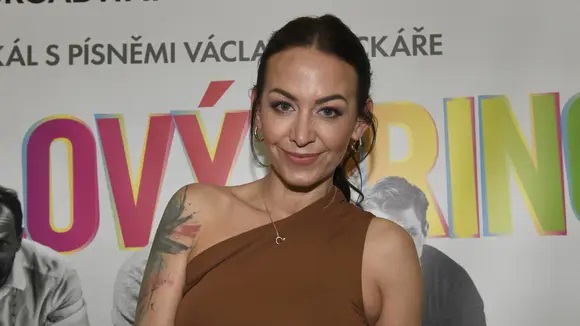 Agáta Hanychová porušila dohodu s otci svých dětí a ukázala dcery. Pro jistotu vypnula komentáře
